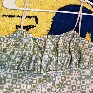 Retro flowy green and white tank top